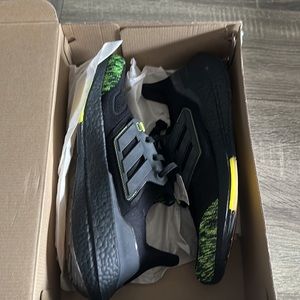 New in box, If you have any questions, please ask.     Actual shoes in picture.